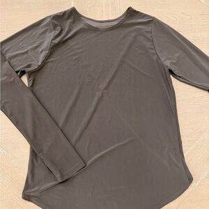 Onzie Charcoal Long Sleeve Top open back fits like a small to medium